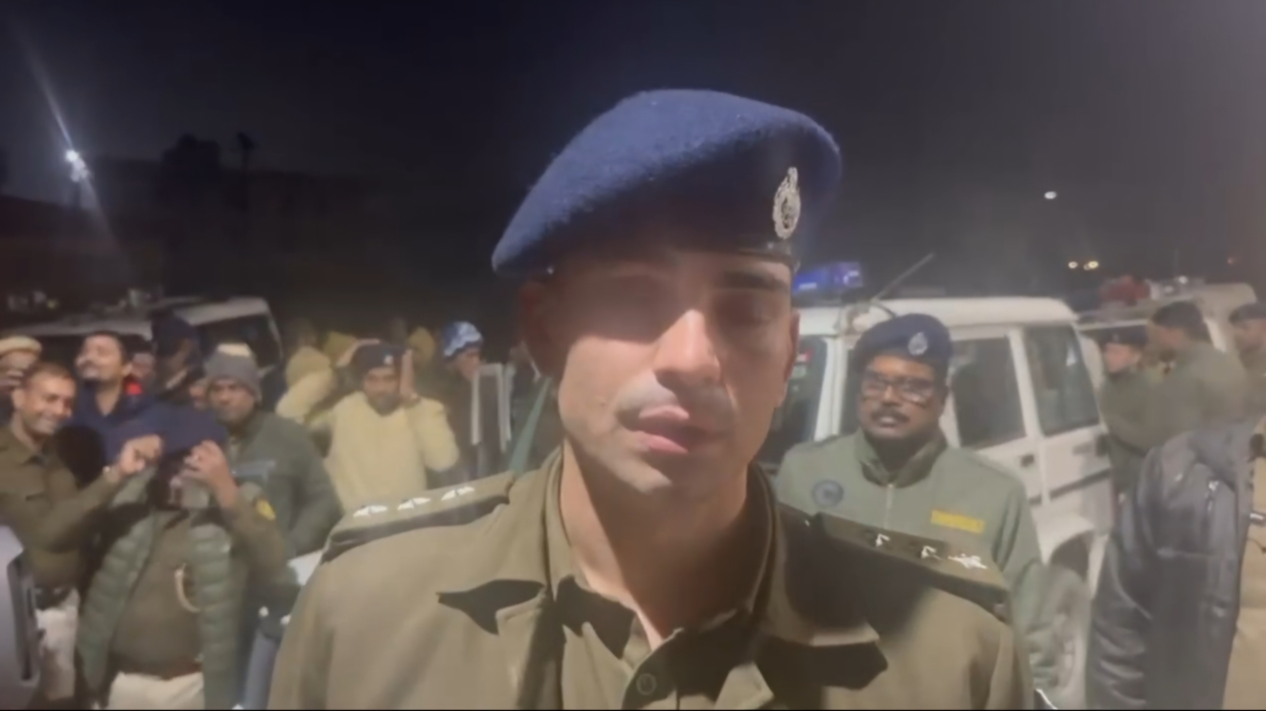 RJD विधायक के भाई के घर छापा, हथियार, कैश के साथ नोट गिनने की मशीन भी मिली।
