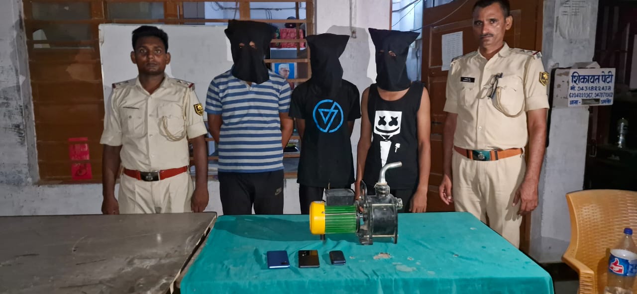 अमनौर थानान्तर्गत तीन चोर को पुलिस ने किया गिरफ्तार।