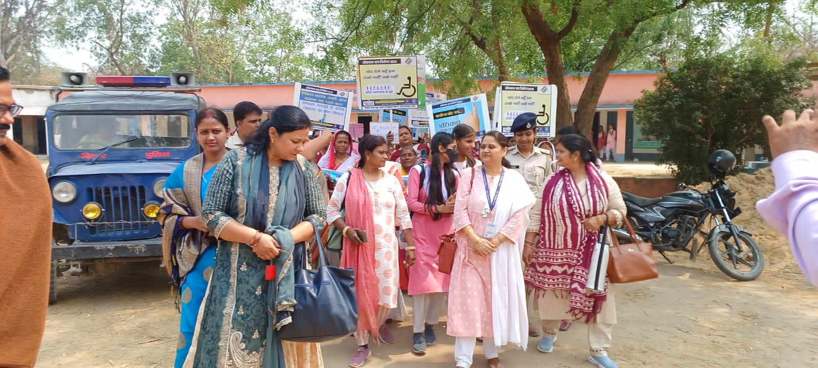 बड़हरा मतदाता जागरूकता अभियान को ले बबुरा विद्यालय में विभिन्न कार्यक्रम आयोजित