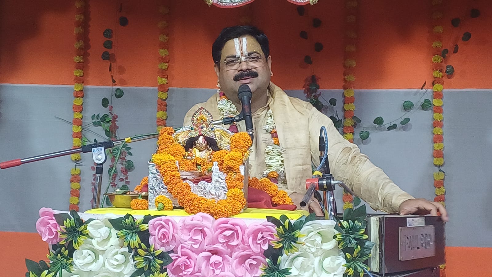 मंदिर सकारात्मक ऊर्जा का केंद्र है: डॉ पुंडरीक शास्त्री