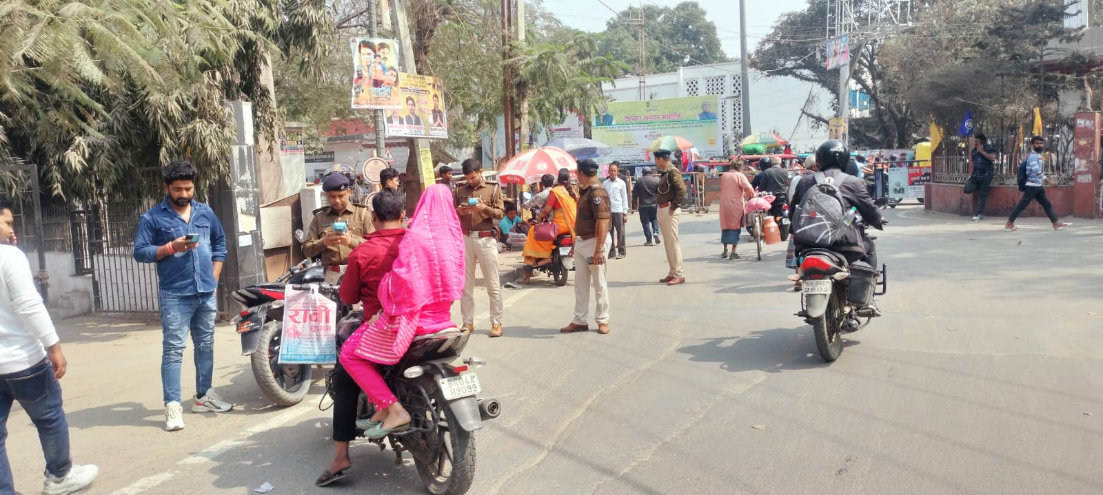 ख्वासपुर वाहन चेकिंग मे दस हजार रूपये का जुर्माना वसूली किया गया।