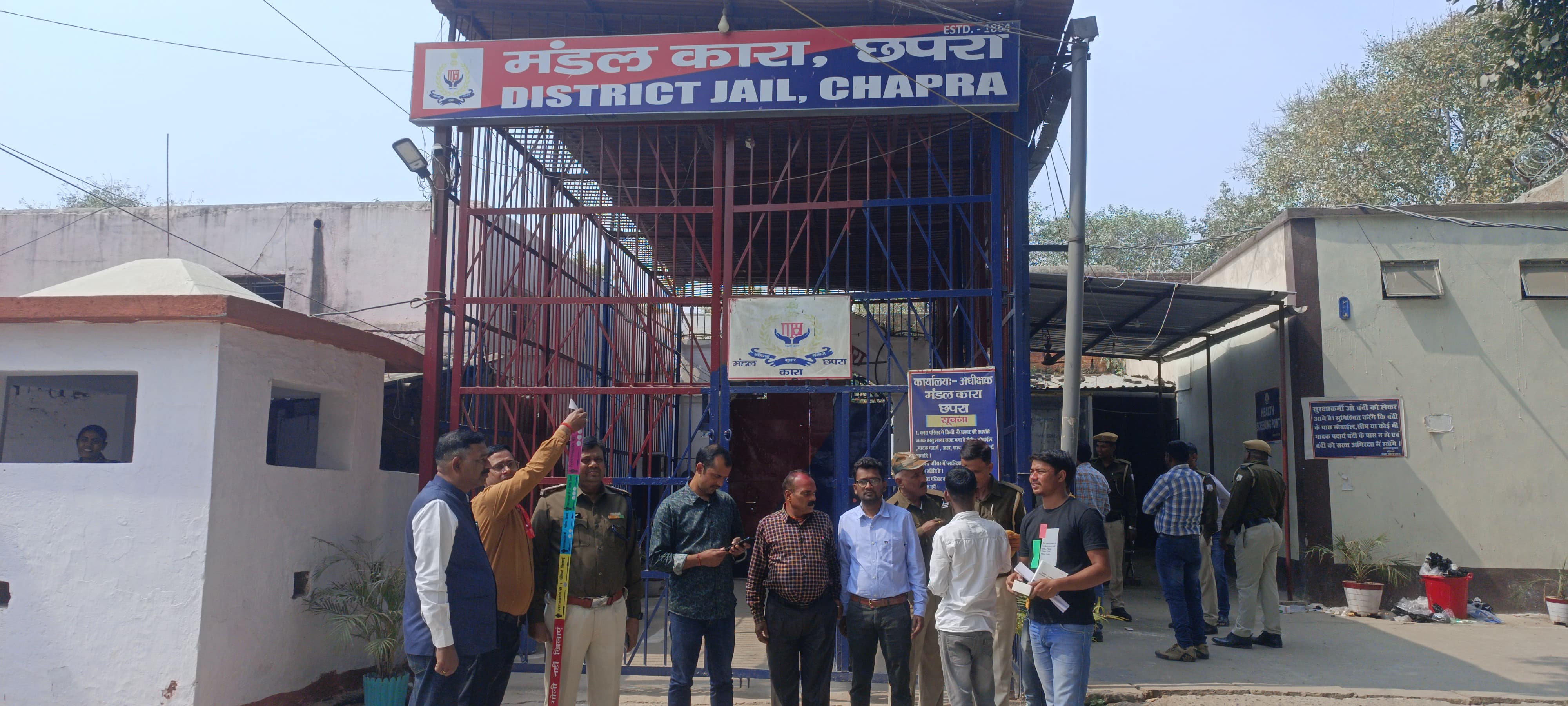 छपरा जेल में बंद कैदियों को खिलायी गयी फाइलेरिया से बचाव की दवा।