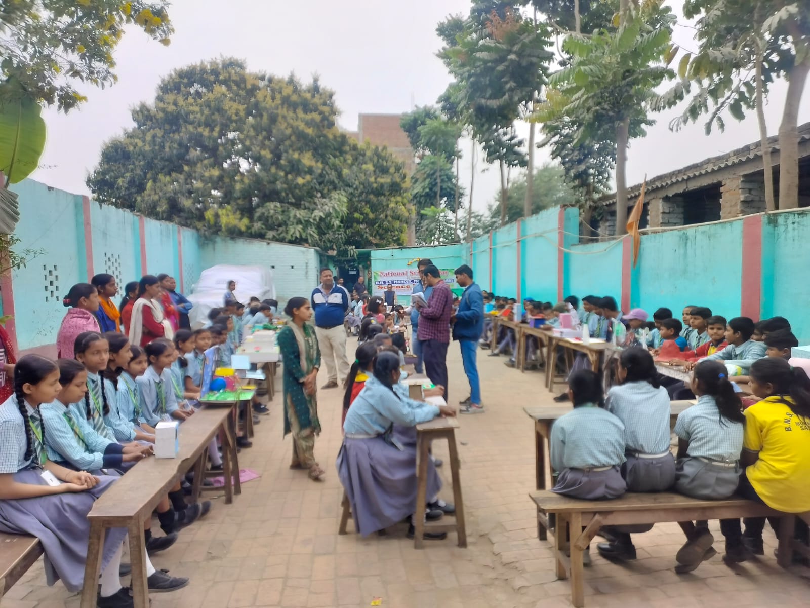 विज्ञान प्रदर्शनी में छात्र-छात्राओं ने प्रतिभा का किया प्रदर्शन।