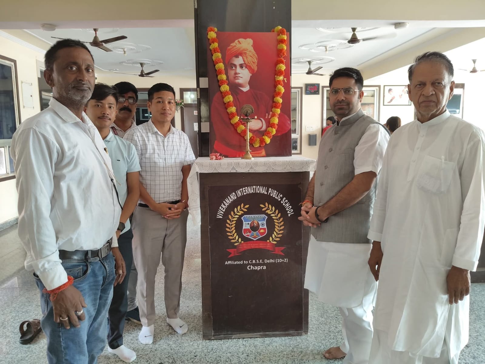 पुण्यतिथि पर विवेकानंद VIP फार्मेसी कॉलेज व पब्लिक स्कूल में विवेकानंद को श्रद्धांजलि