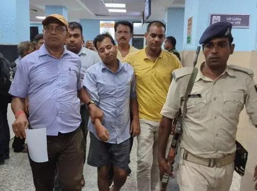 भोजपुर में दिन में 20 हजार रुपये घूस लेते रंगे हाथ पकड़ाया राजस्व कर्मचारी।