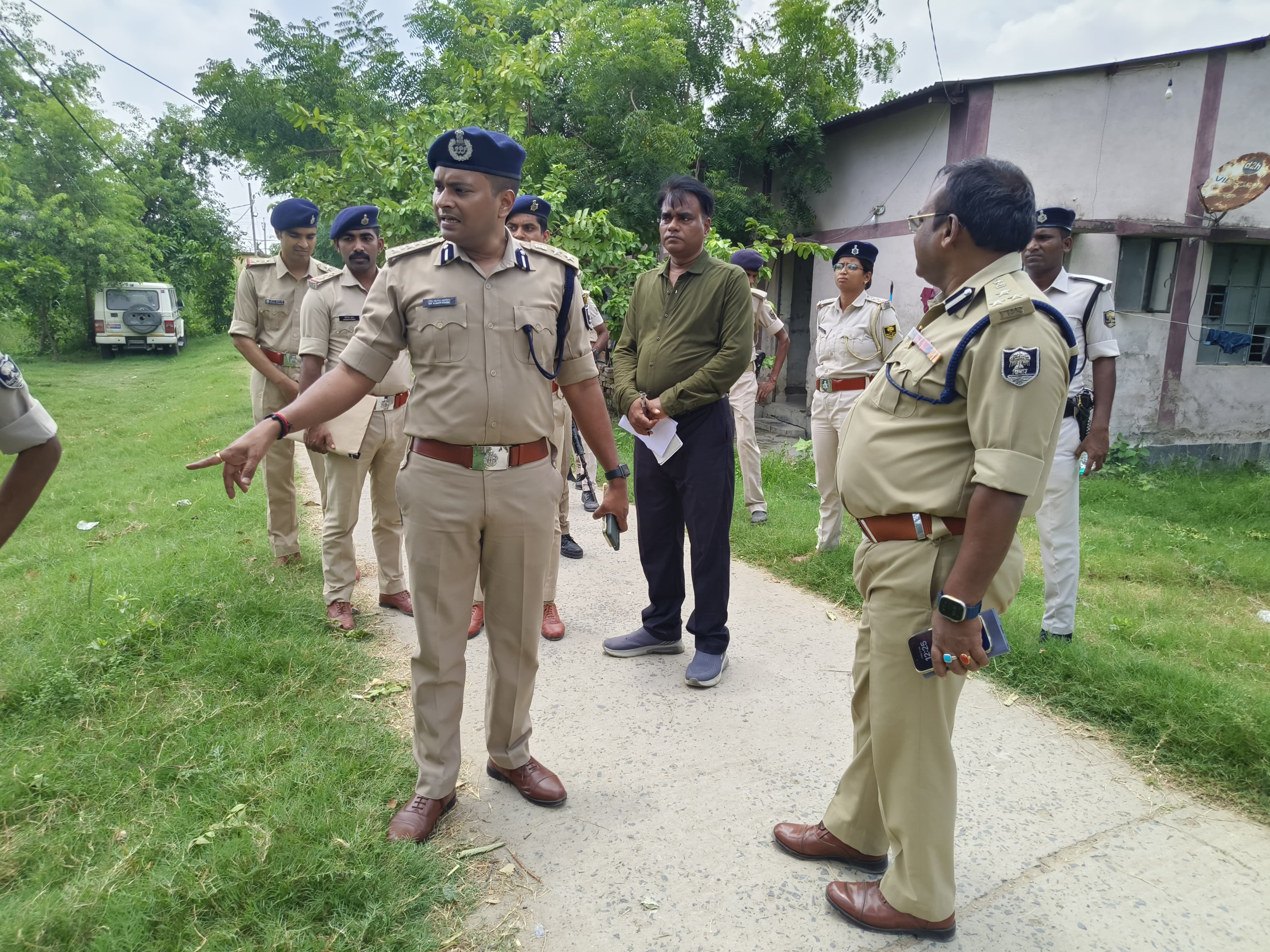 पुलिस केंद्र सारण का डीआईजी एवं एसएसपी, सारण ने किया निरीक्षण।