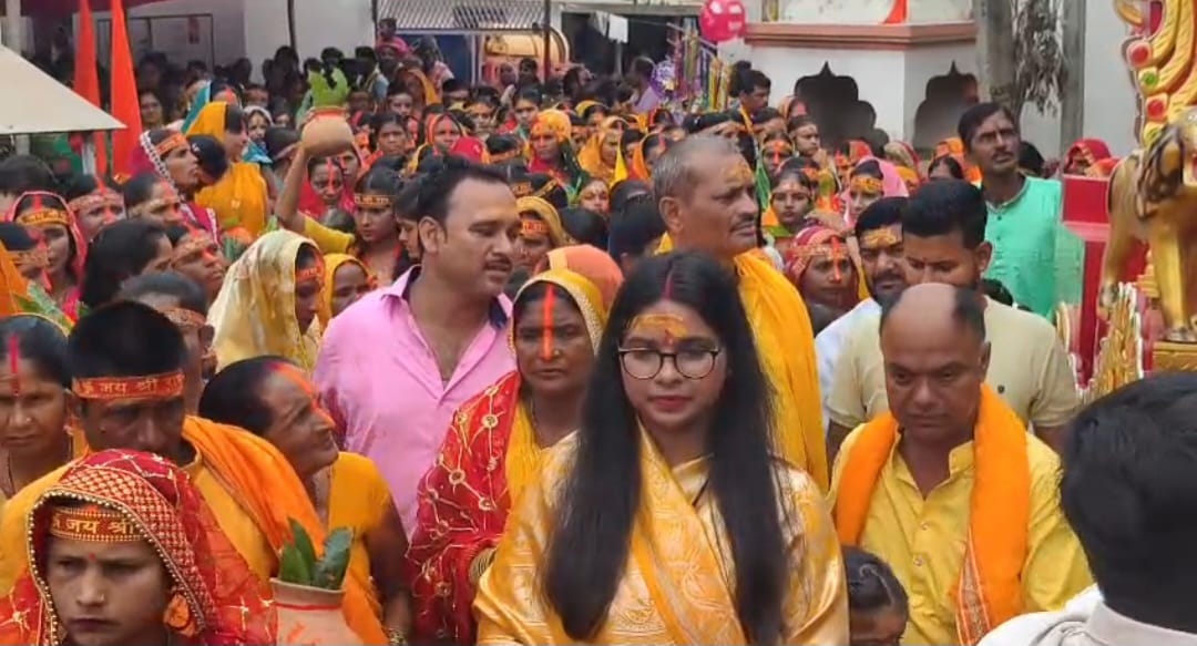 नरायणपुर मे गाजे बाजे के साथ शोभायात्रा निकला गया।