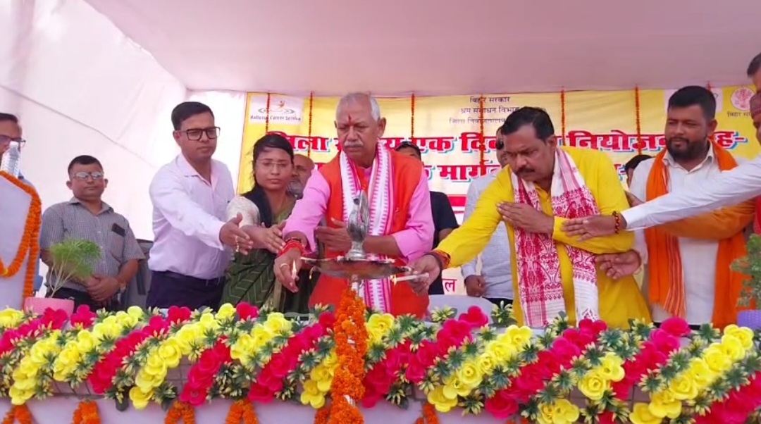 श्रम विभाग ने नियोजन सह व्यावसायिक मार्गदर्शन मेला तीन सौ लोगों को रोजगार ऑन द स्पोर्ट।