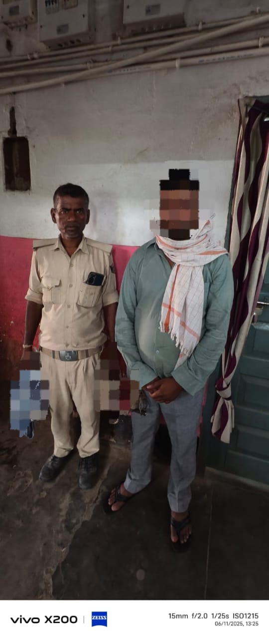 खाताधारकों से लाखों की राशि गबन करने वाले सी०एस०पी० संचालक गिरफ्तार।