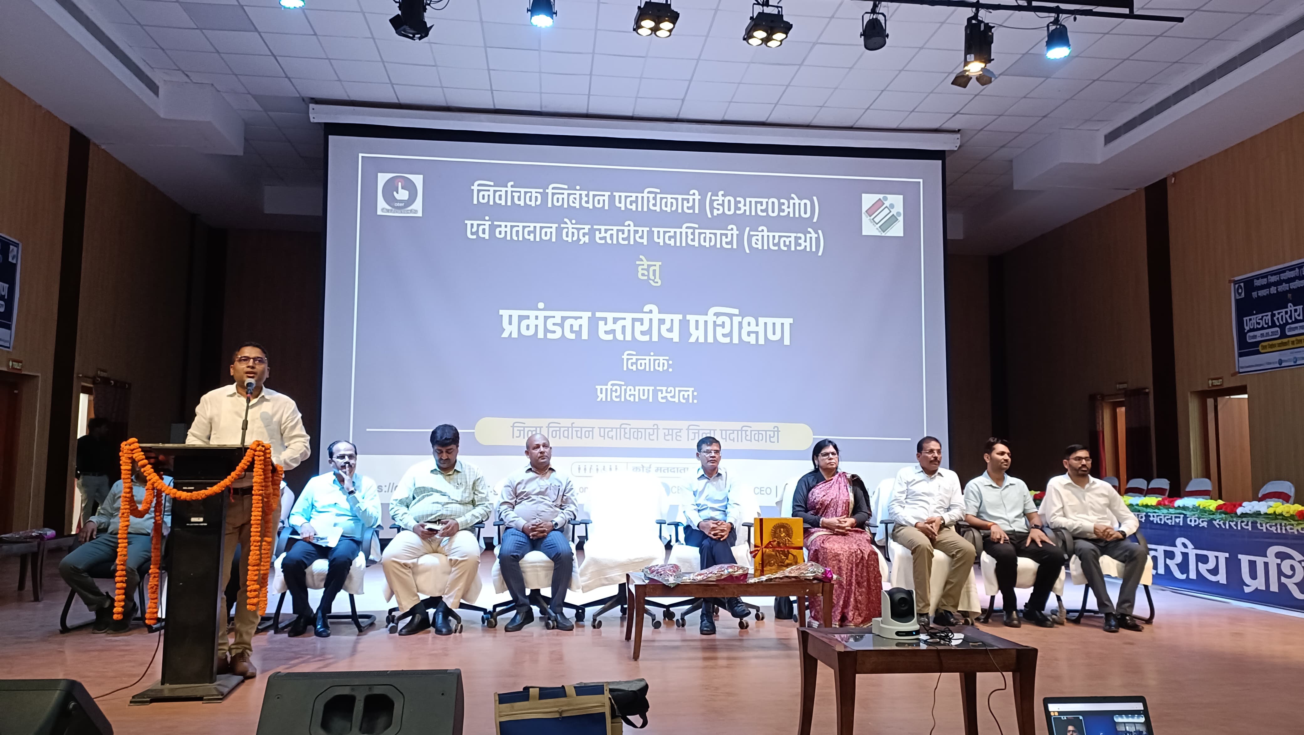 बीएलओ का मूल मंत्र है योग्य छूटे नहीं, अयोग्य जुटे नहीं।