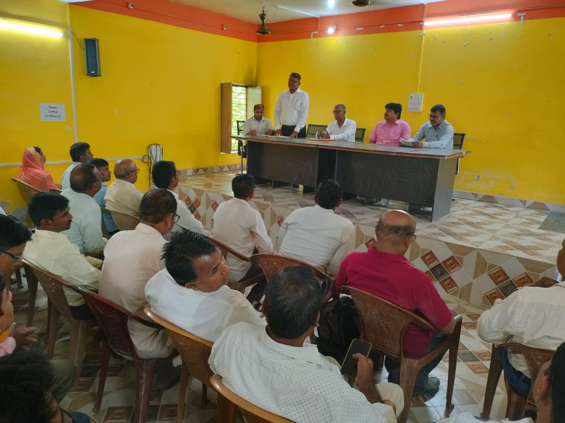बीएलओ को दिया गया एक दिवसीय उन्मुखीकरण प्रशिक्षण।