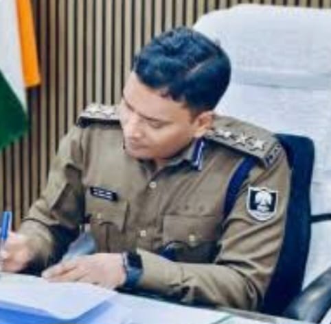 कर्तव्य में लापरवाही को लेकर 22 थानाध्यक्षों का वेतन धारित।