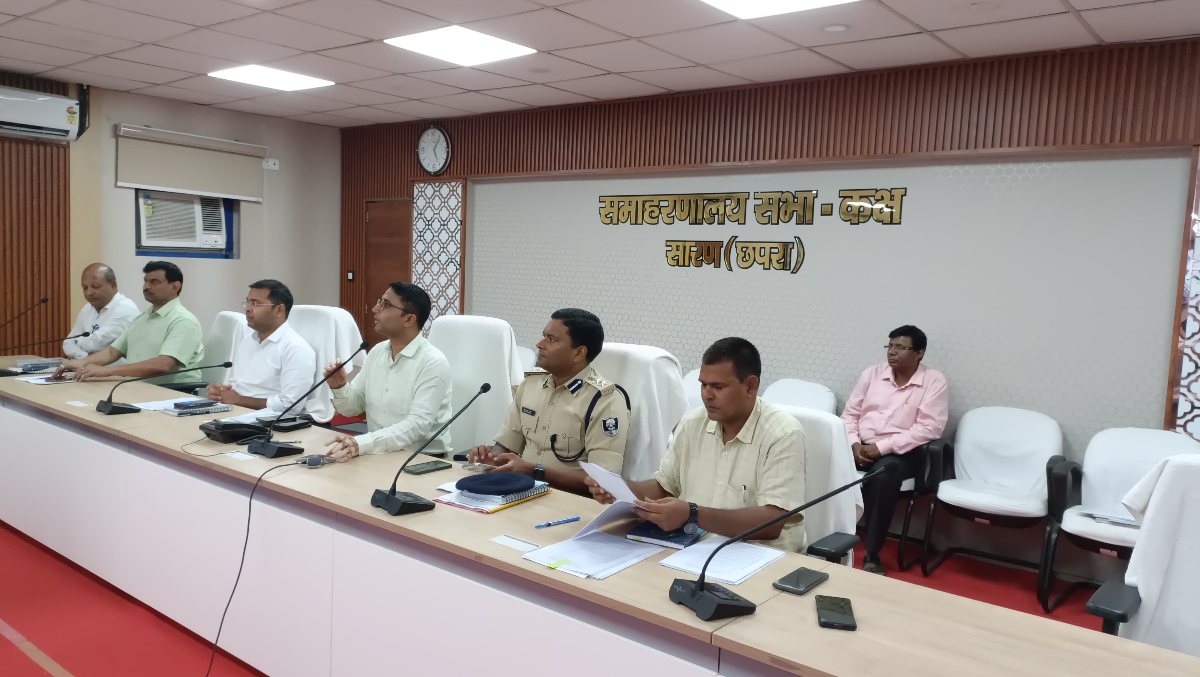 जिला निर्वाचन पदाधिकारी की अध्यक्षता में डिस्ट्रिक्ट इंटेलीजेंस कमिटी की बैठक।