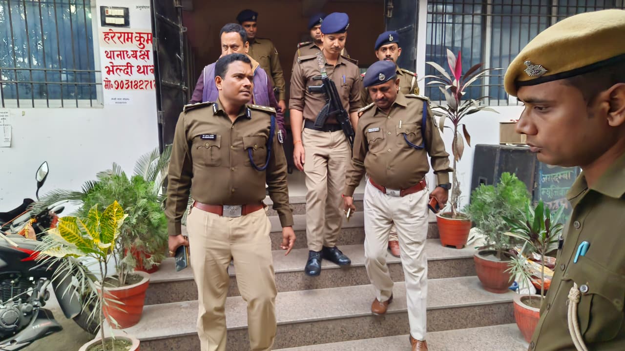 एसएसपी सारण ने परसा व भेल्दी थाना का किया औचक निरीक्षण।