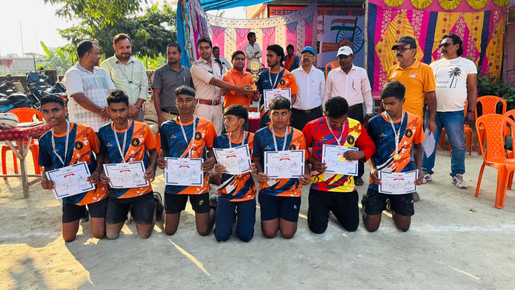 जिला स्तरीय स्कूली खेल हैंडबॉल प्रतियोगिता में जुटे डेढ़ सौ से अधिक प्रतिभागी।