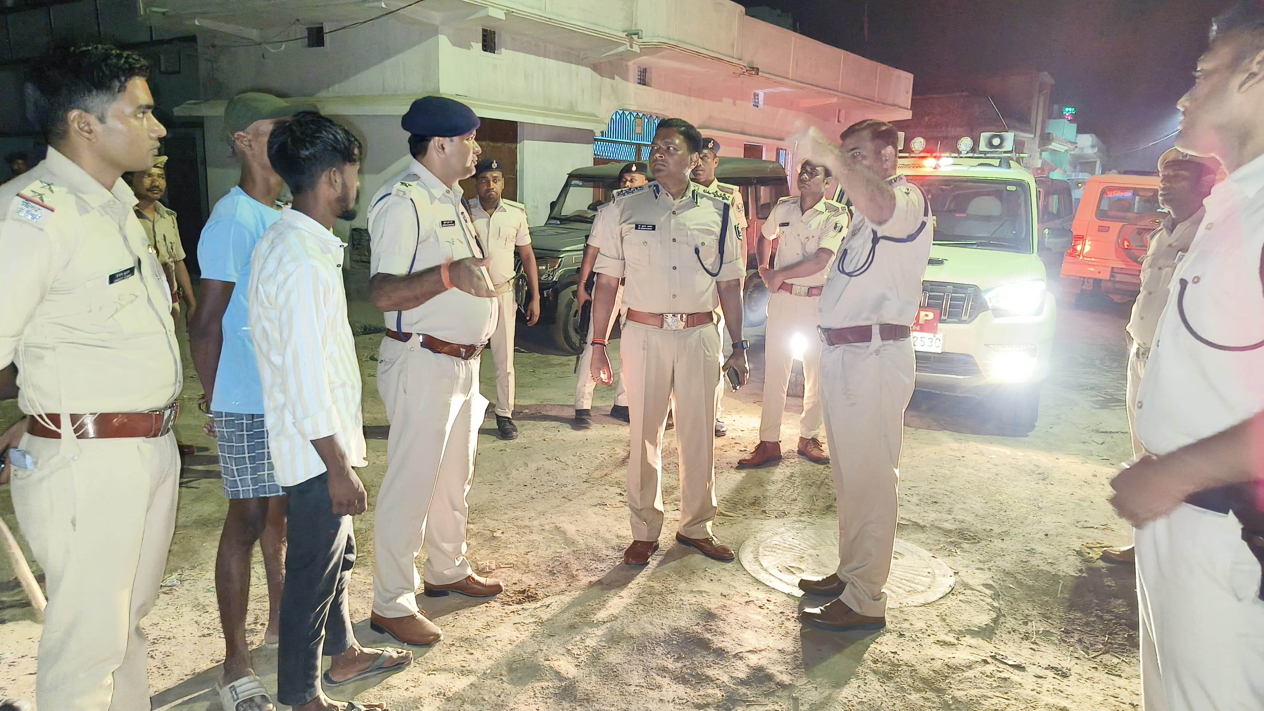 आपसी विवाद में हुई झड़प का SSP सारण ने किया निरीक्षण, अब तक 02 अभियुक्त गिरफ्तार।