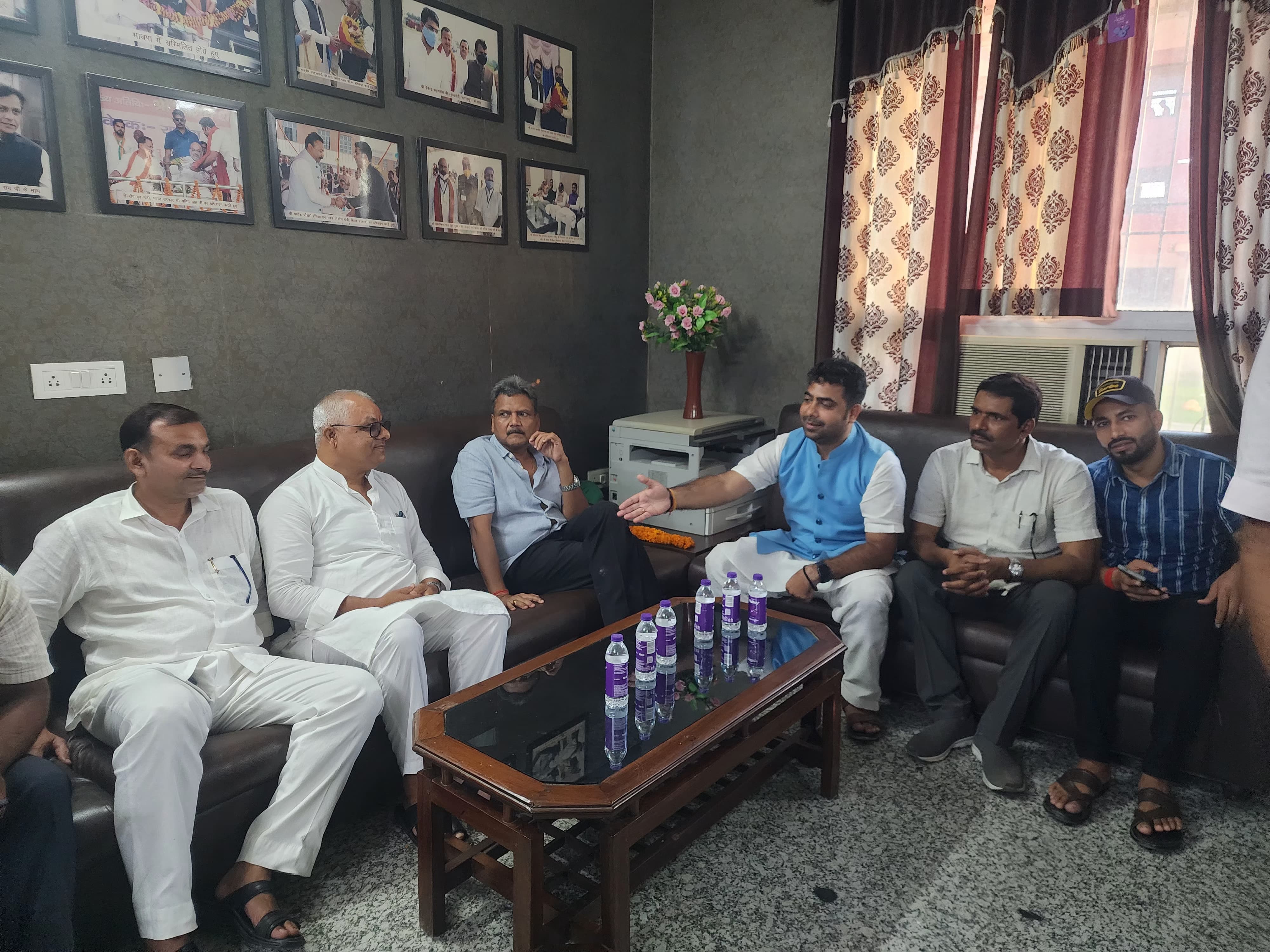 प्रखंड प्रमुख डॉ राहुल राज ने शिक्षा मंत्री सुनील कुमार का किया भव्य स्वागत।