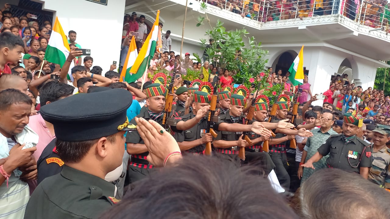 शहीद छोटू शर्मा के अंतिम दर्शन को उमड़ा जनसैलाब।
