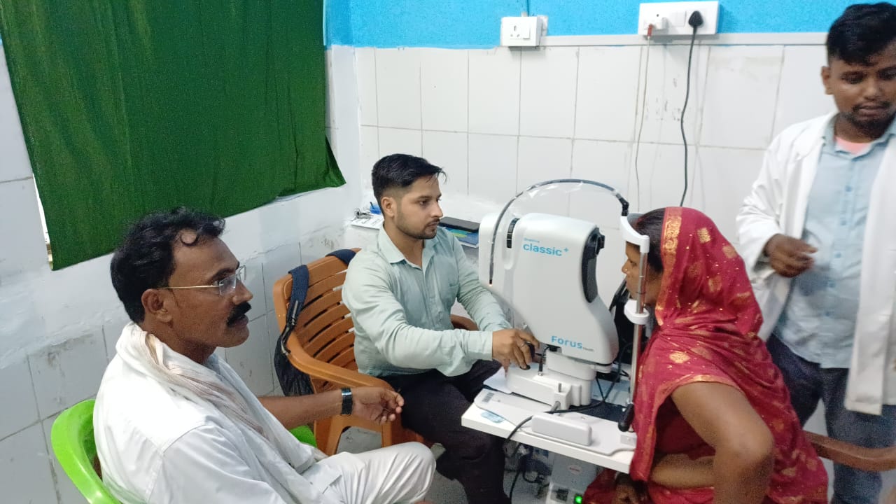 सरकारी अस्पताल में आंख की बीमारी का इलाज शुरू, मुफ्त मिलेंगे चश्मे।
