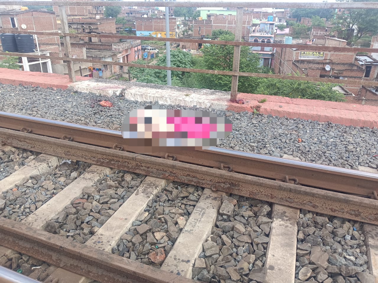 कोईलवर मे ट्रेन से कटकर एक व्यक्ति की मौ*त पुलिस जांच में जुटी।