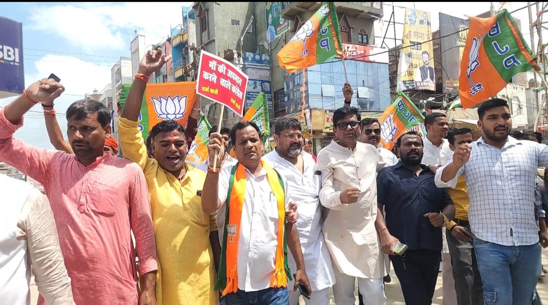 छपरा में दिखा बंदी का असर, एनडीए कार्यकर्ताओं ने कराया छपरा के मुनिश्पल चौक बंद।