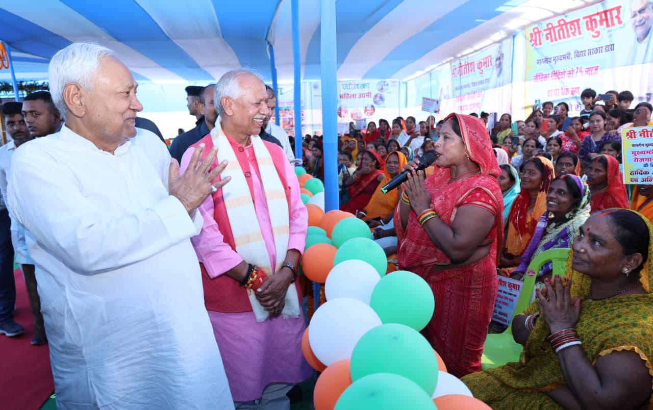 मुख्यमंत्री ने छपरा में प्रगति यात्रा के दौरान की 1203.81 करोड़ रुपये लागत की 27 योजनाओं का किया शिलान्यास।