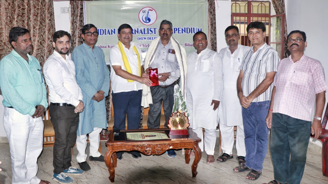 इंडियन जर्नलिस्ट कॉम्पेंडियम संस्था ने पत्रकार डॉ विद्याभूषण श्रीवास्तव को किया सम्मानित।