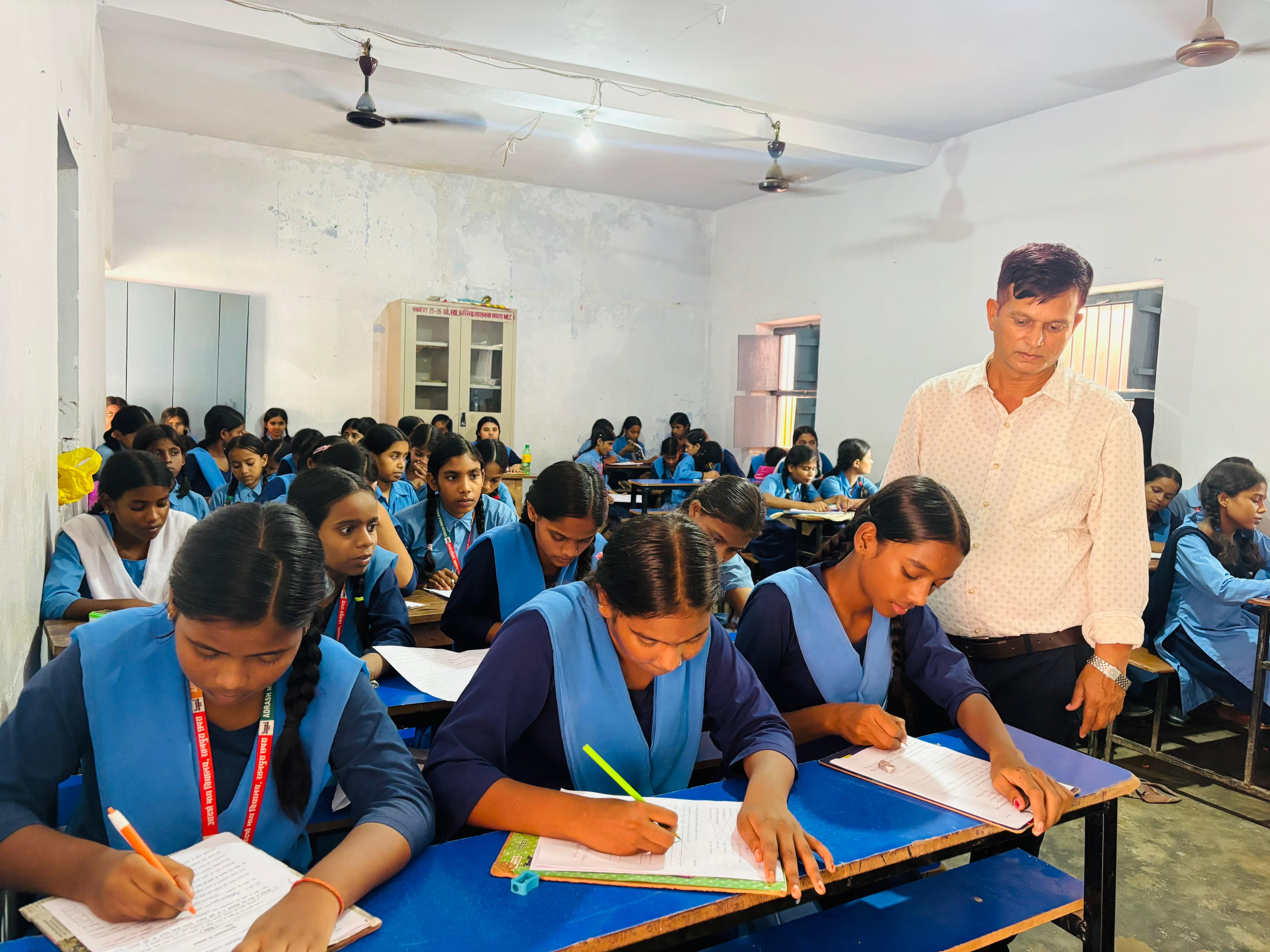 प्राथमिक और मध्य विद्यालय में अर्धवार्षिक मूल्यांकन कदाचार मुक्त शुरू।