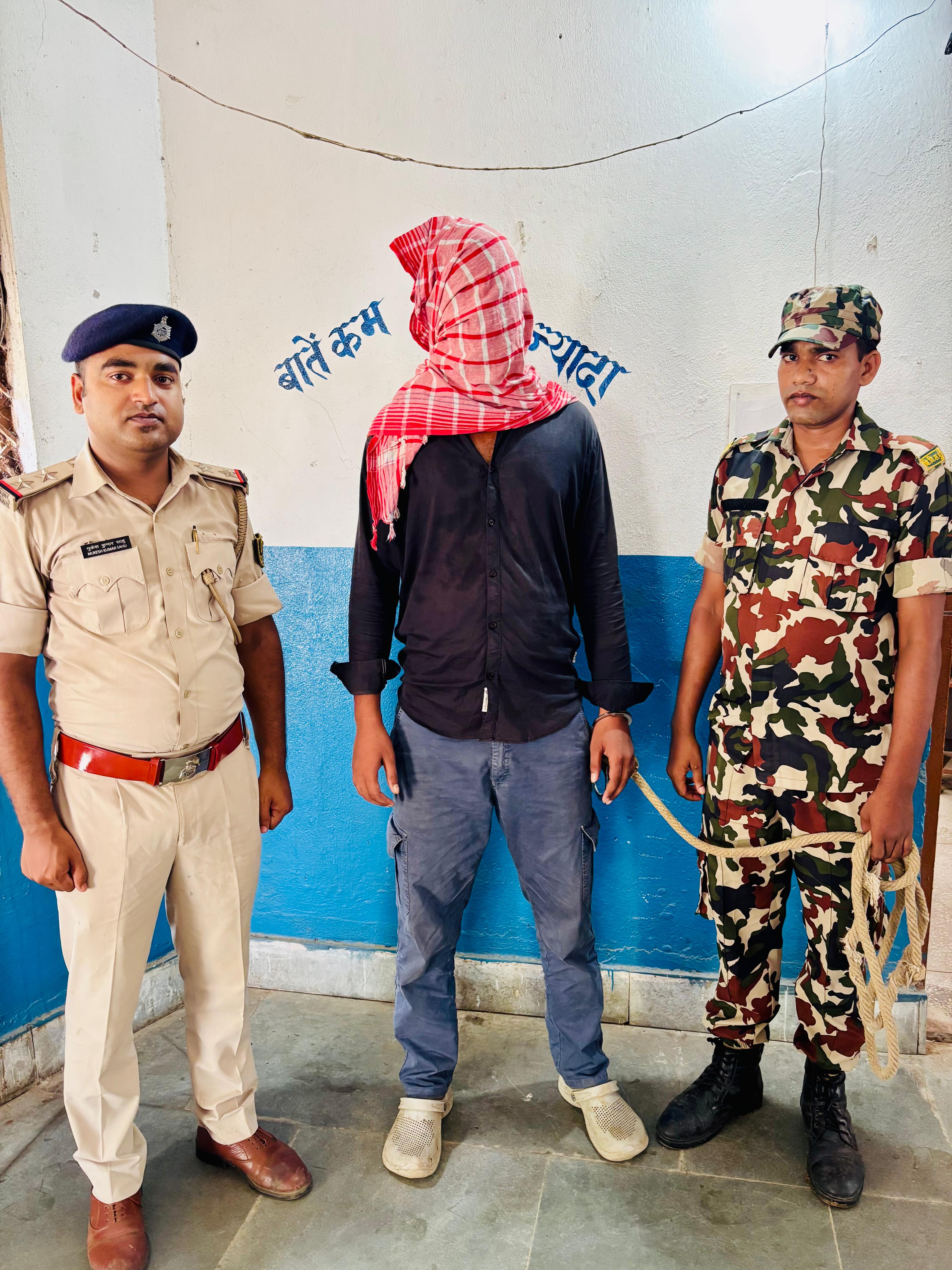कोईलवर मे स्वर्ण व्यवसायी से लूट के मामलें में एक अभियुक्त गिरफतार जेल।