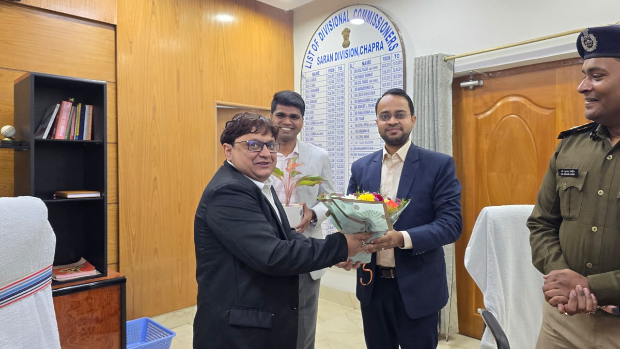 सारण प्रमण्डल के 49 वें प्रमंडलीय आयुक्त के रूप में श्री मनीष कुमार ने पदभार किया ग्रहण।