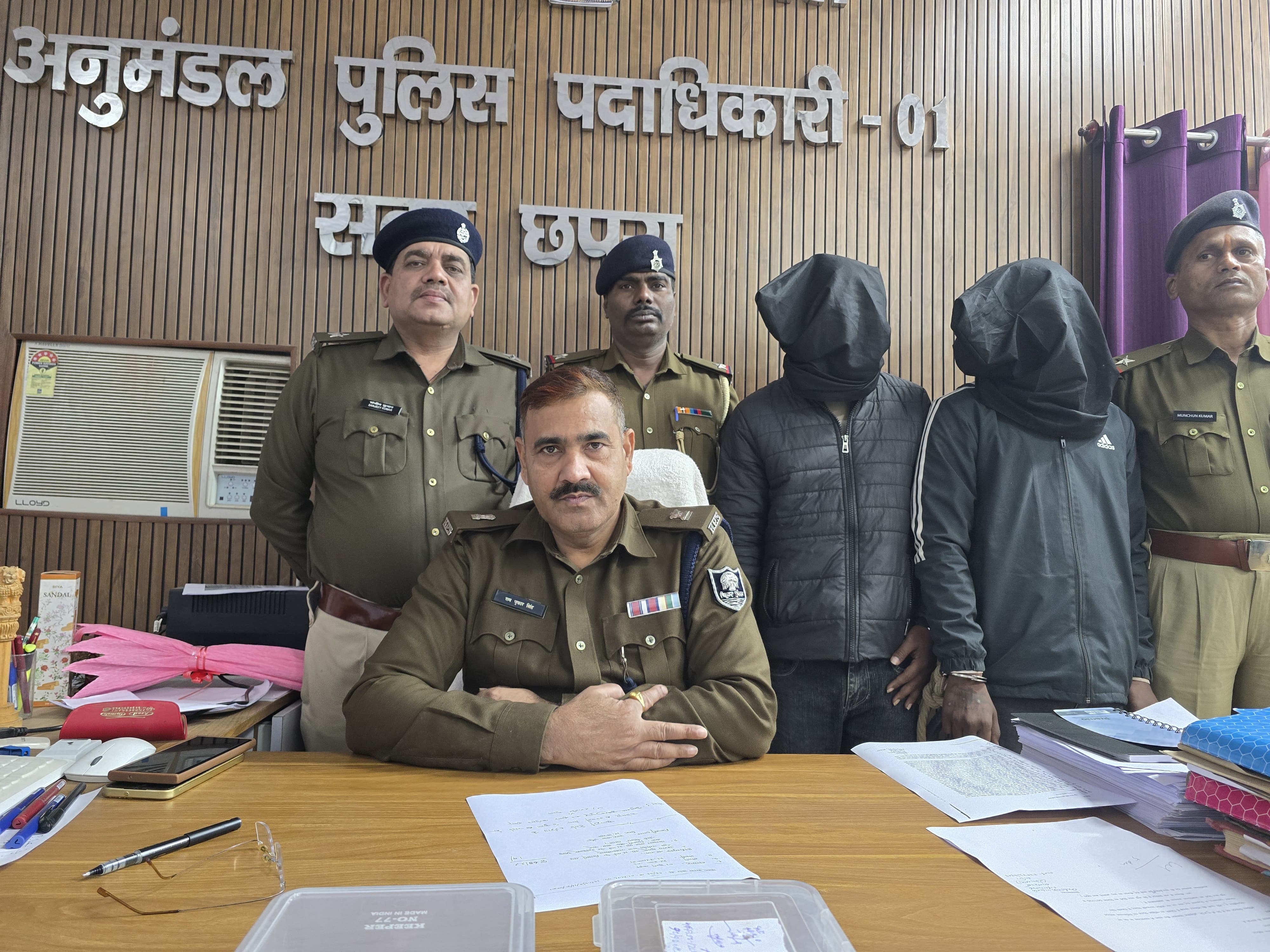 नगर थानान्तर्गत अवैध देशी कट्टा व जिन्दा कारतूस के साथ 02 अभियुक्त गिरफ्तार।