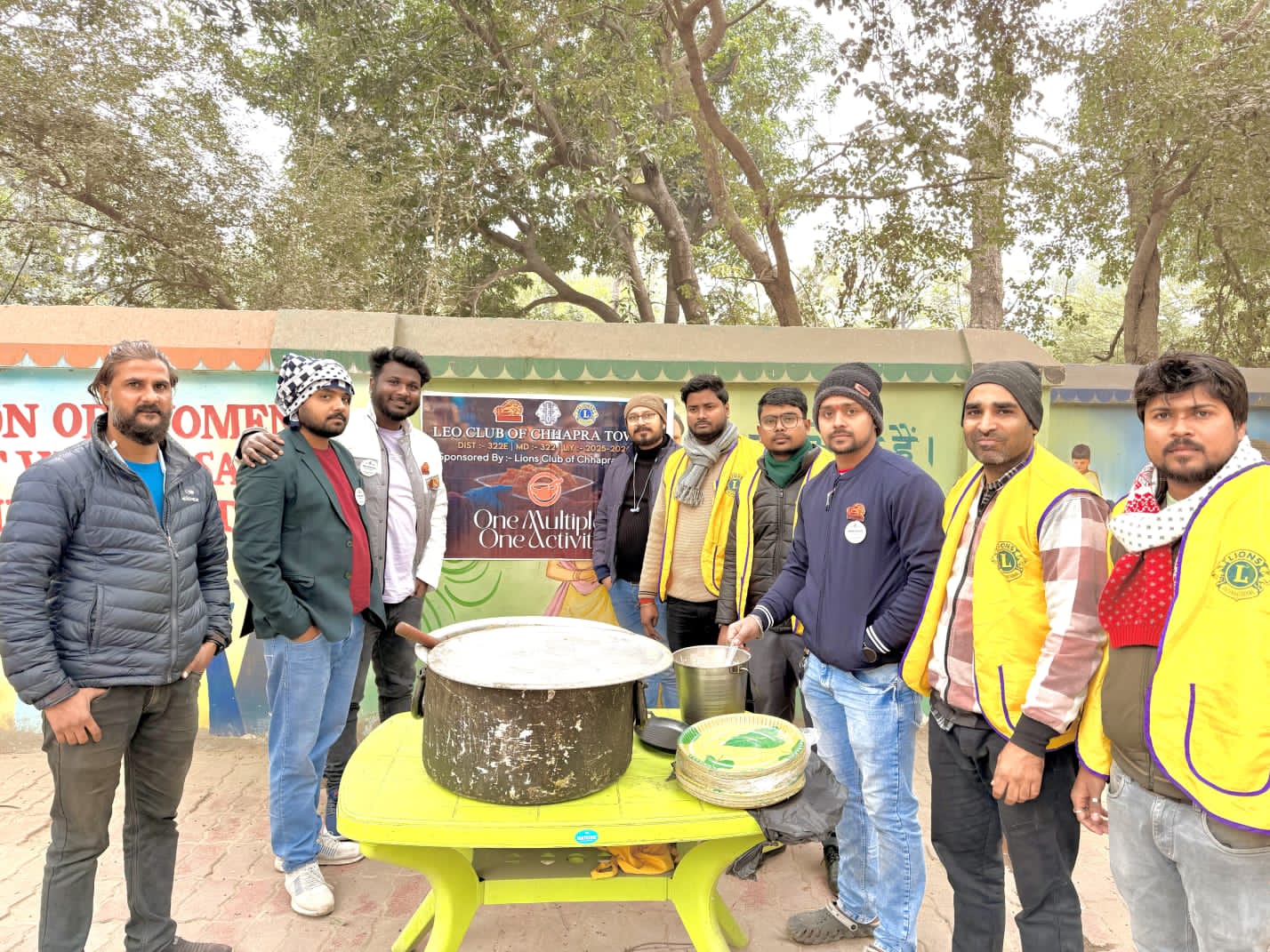 छपरा में वन मल्टीपल, वन एक्टिविटी के तहत लियो क्लब ने जरूरतमंदों को कराया भोजन।