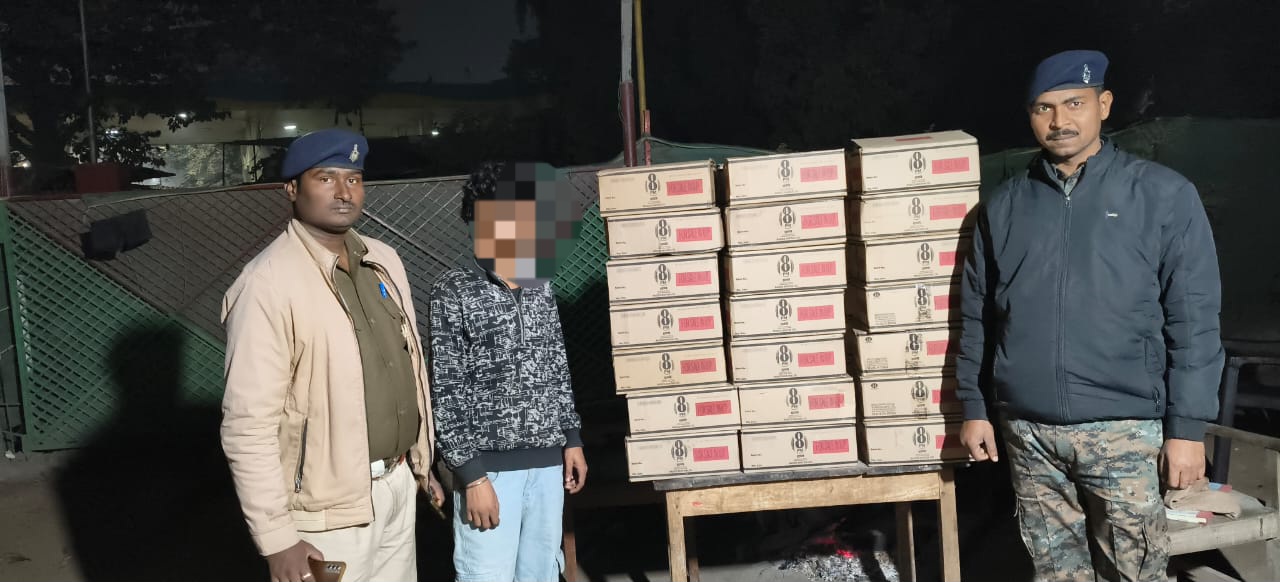 गीधा कार मे लदे भारी मात्रा में विदेशी शराब बरामद धंधेबाज गिरफ्तार जेल।