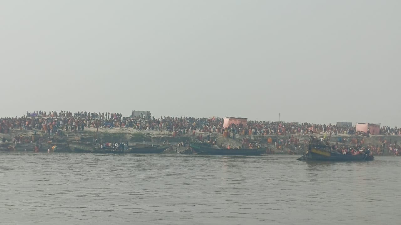 मौनी अमावस्या के अवसर पर त्रिवेणी व अन्य गंगा तटो पर लाखों भक्तों ने लगायी आस्था की डुबकी।