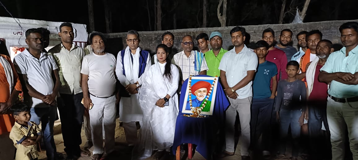 कोईलवर पचैना गांव मे महात्मा ज्योतिबा फुले की 197 वीं जयंती मनाया गया।