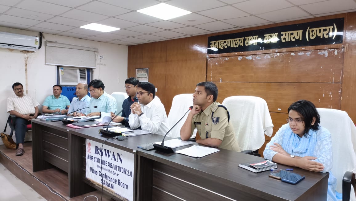 लोकसभा आम निर्वाचन के अवसर पर विधि व्यवस्था को लेकर DM,SP ने किया बैठक।