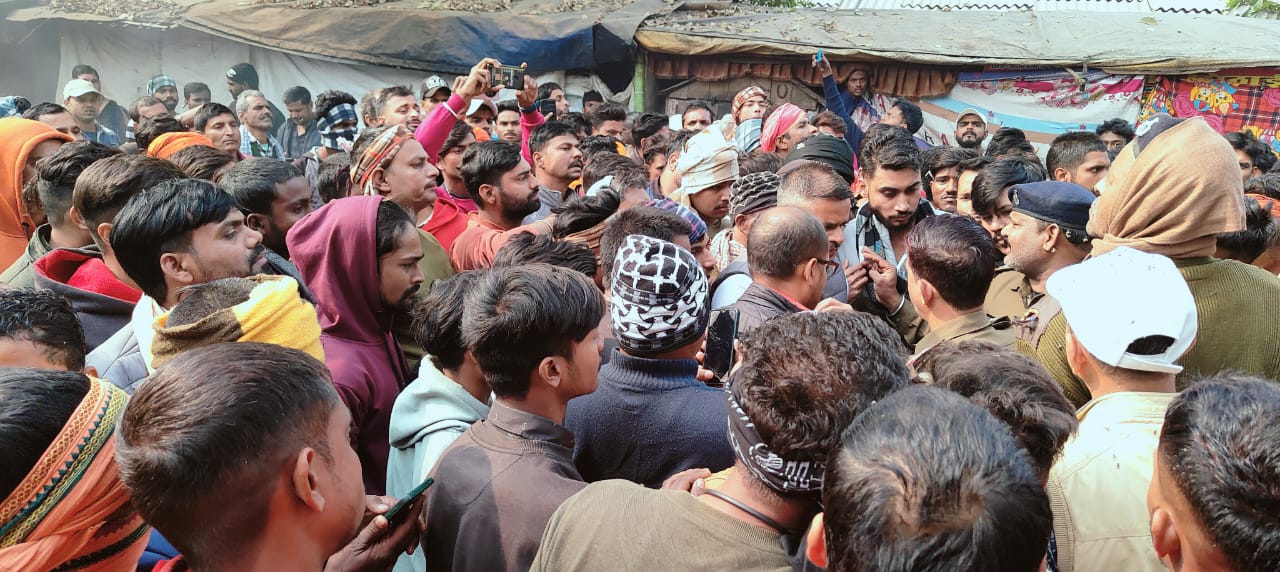 कृष्णगढ़ उदयभानपुर में गोलियों से छलनी कर की गई एक शिक्षक की हत्या।