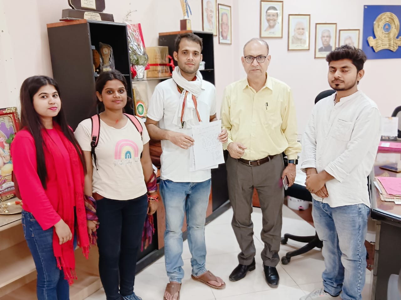 छात्र समस्याओं को लेकर जेपीयू कुलपति से मिला युवा शक्ति संघर्ष मोर्चा का प्रतिनिधिमंडल