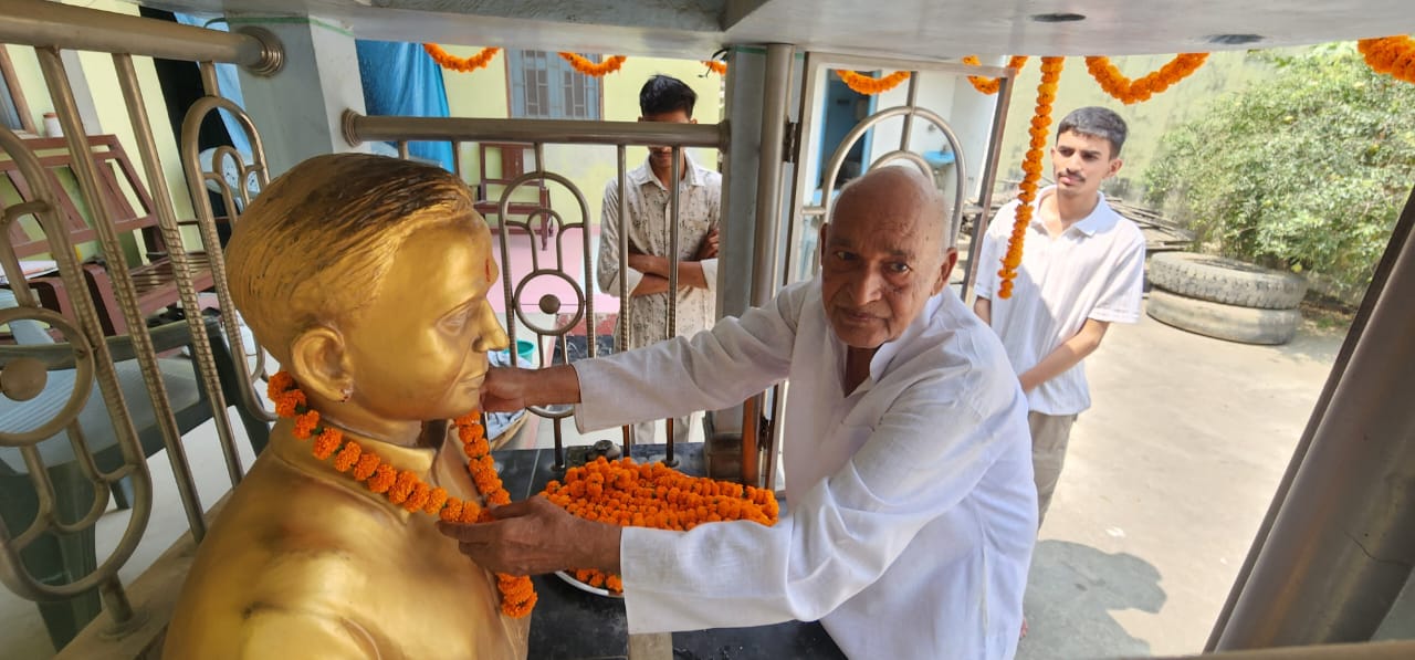 सोलहवें पुण्य तिथि पर याद किए गए पत्रकार रणधीर।